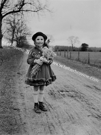 GIRL WITH DAFFODILS